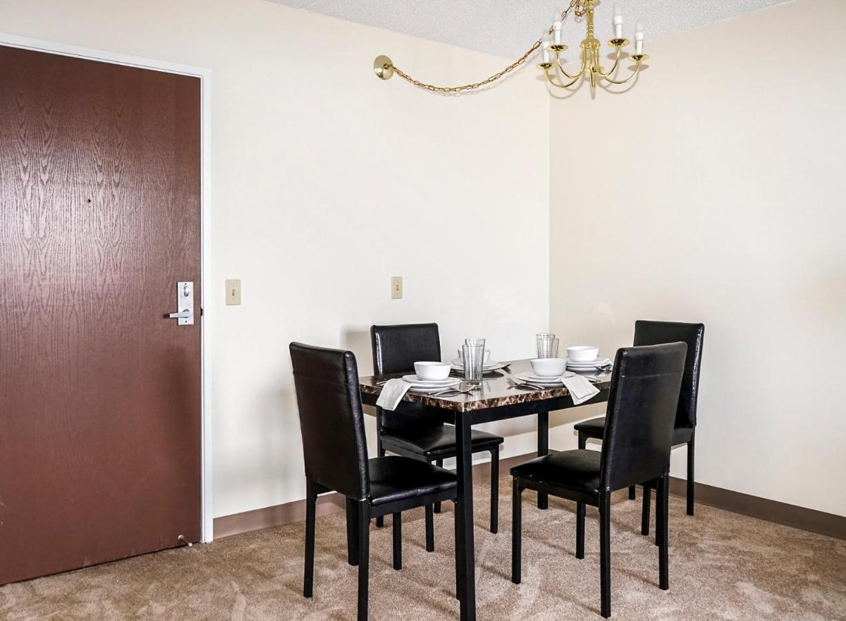 Short Term Rentals At The Park At Trowbridge Senior Community Southfield Kültér fotó